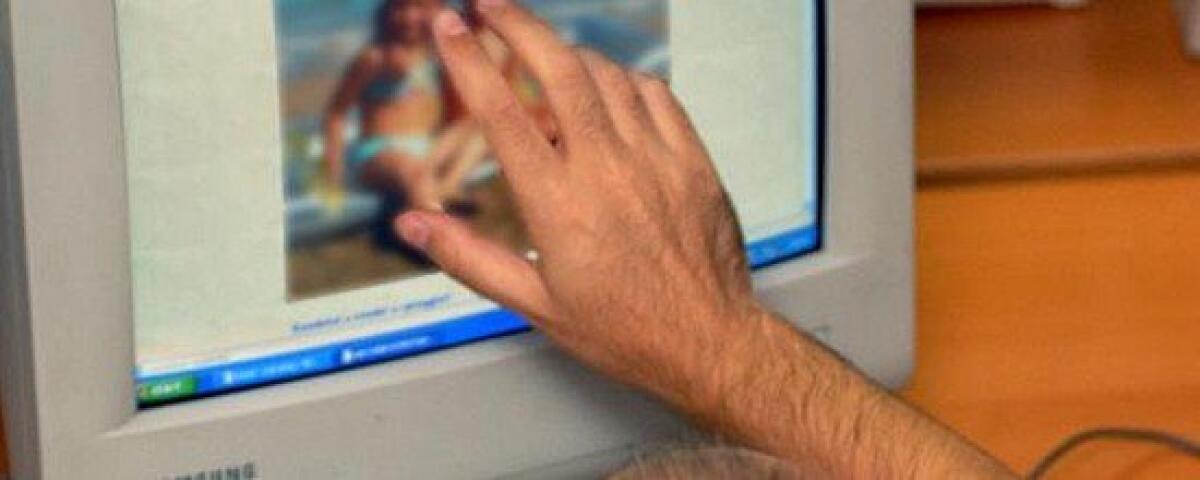 Anonymous ora attacca i Pedofili - 