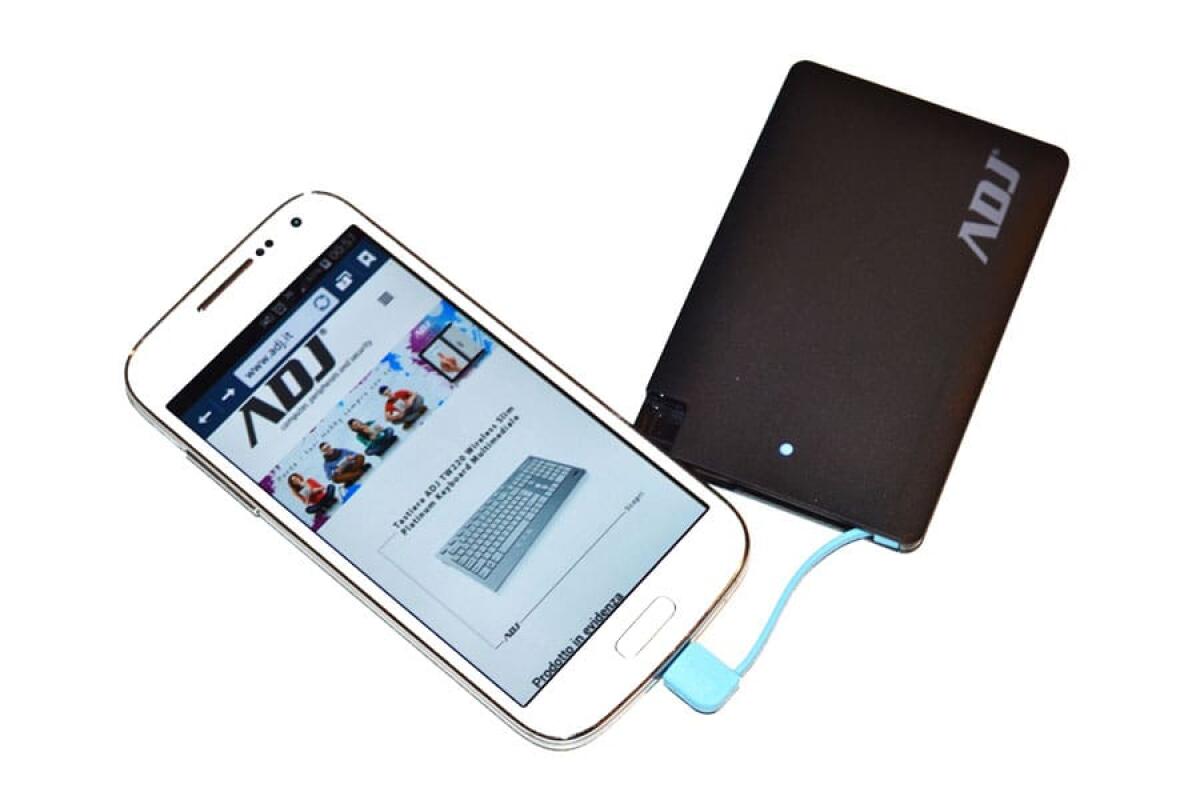ADJ Power Bank Blade: Ultra slim, leggero e adatto a qualsiasi dispositivo - 