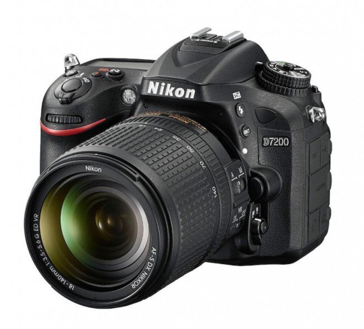 Ecco la nuova reflex Nikon D7200 - 
