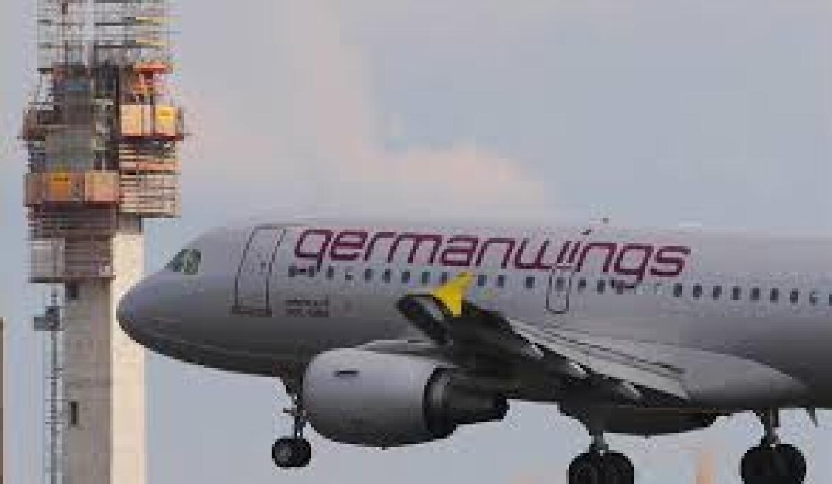 Aereo Germanwings, "Un pilota era chiuso fuori dalla cabina" - 