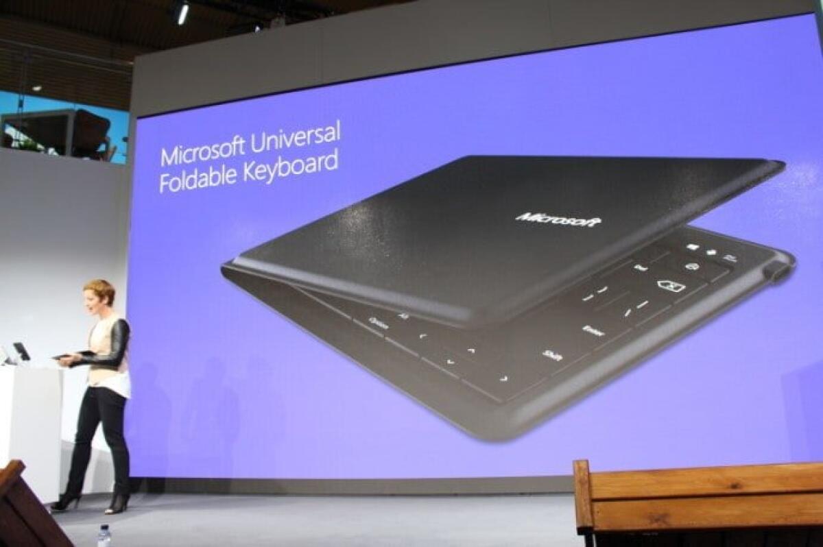 Microsoft Universal Foldable Keyboard: tastiera bluetooth pieghevole - 