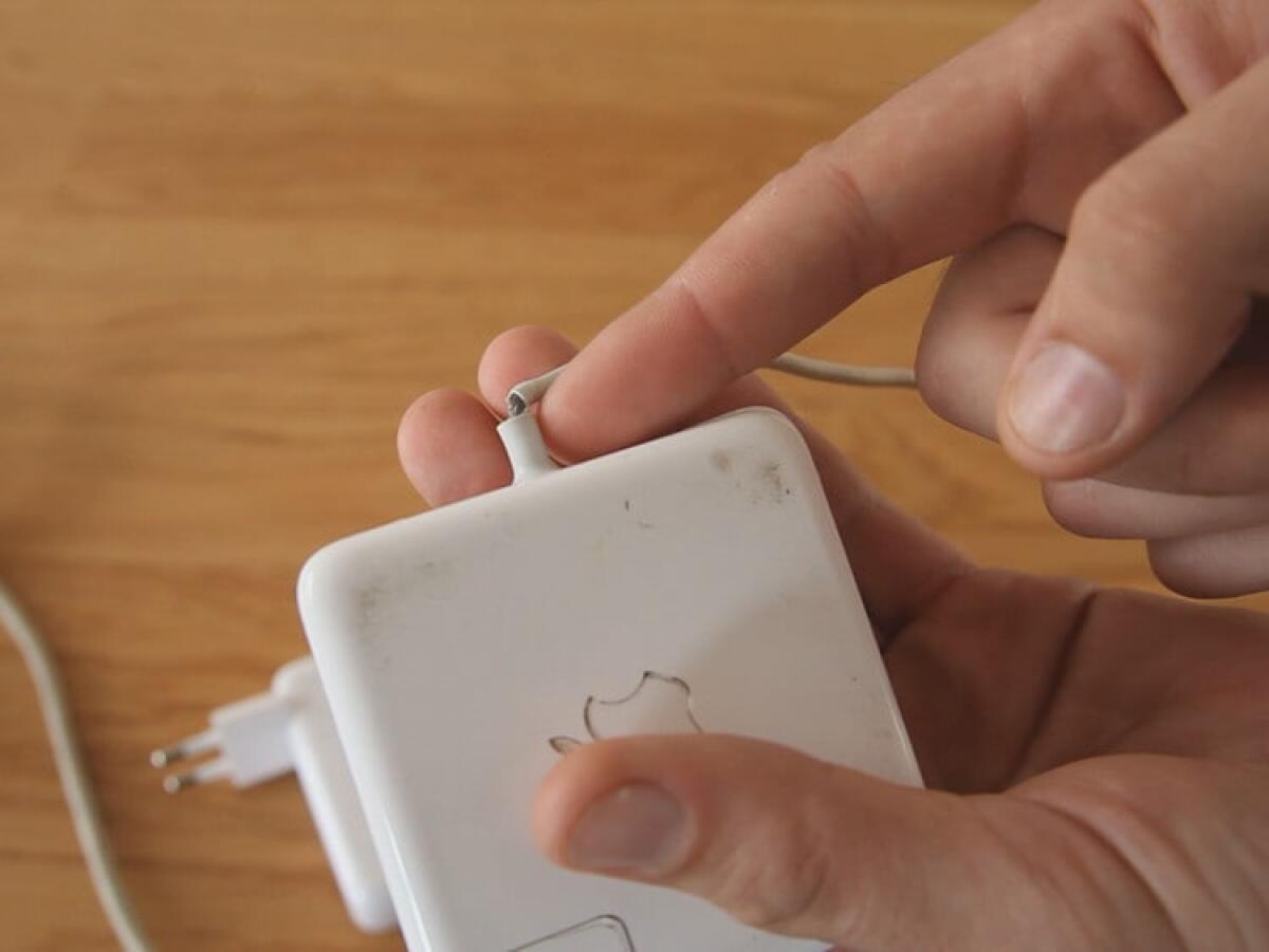 Rotto cavo iPhone: ecco la soluzione - 