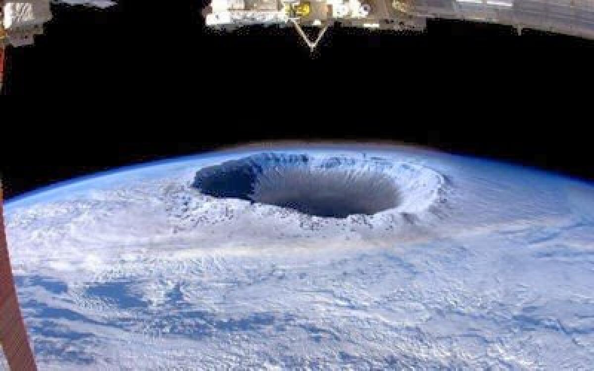 Quanto tempo si impiegherebbe a percorrere un tunnel dal Polo Nord al Polo Sud? - 