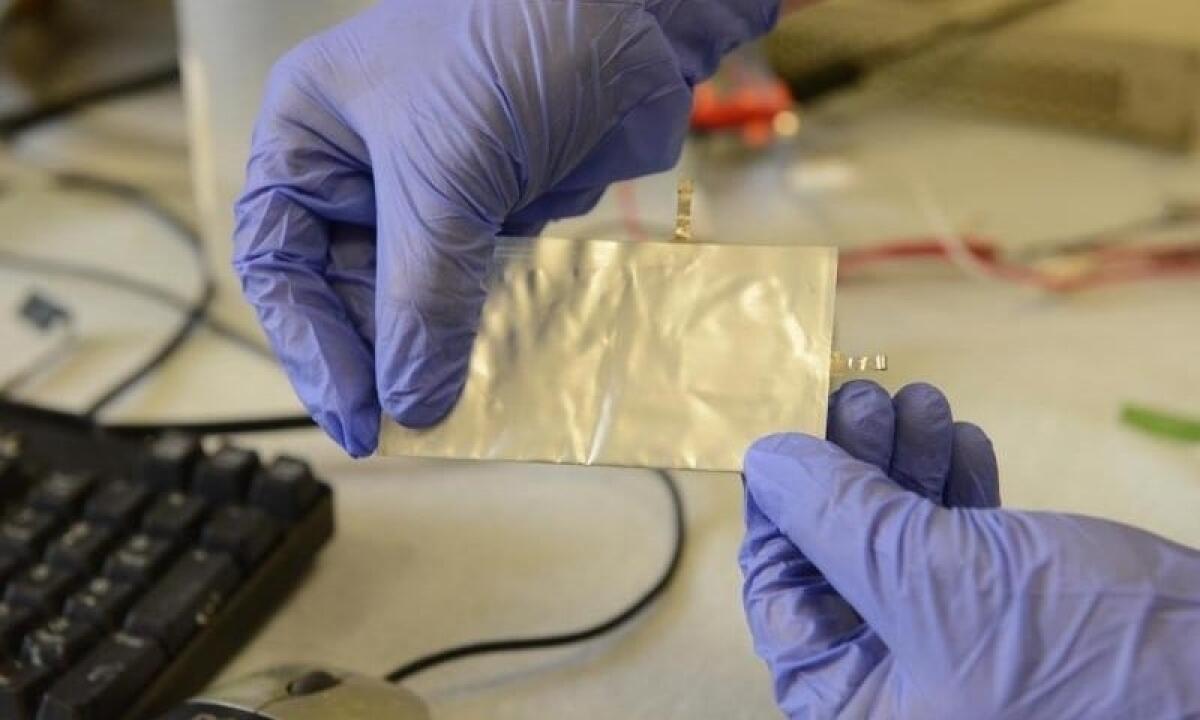 Nuove Tecnologie: Batteria agli Ioni di Alluminio si ricaricheranno in pochi secondi e saranno pieghevoli - 