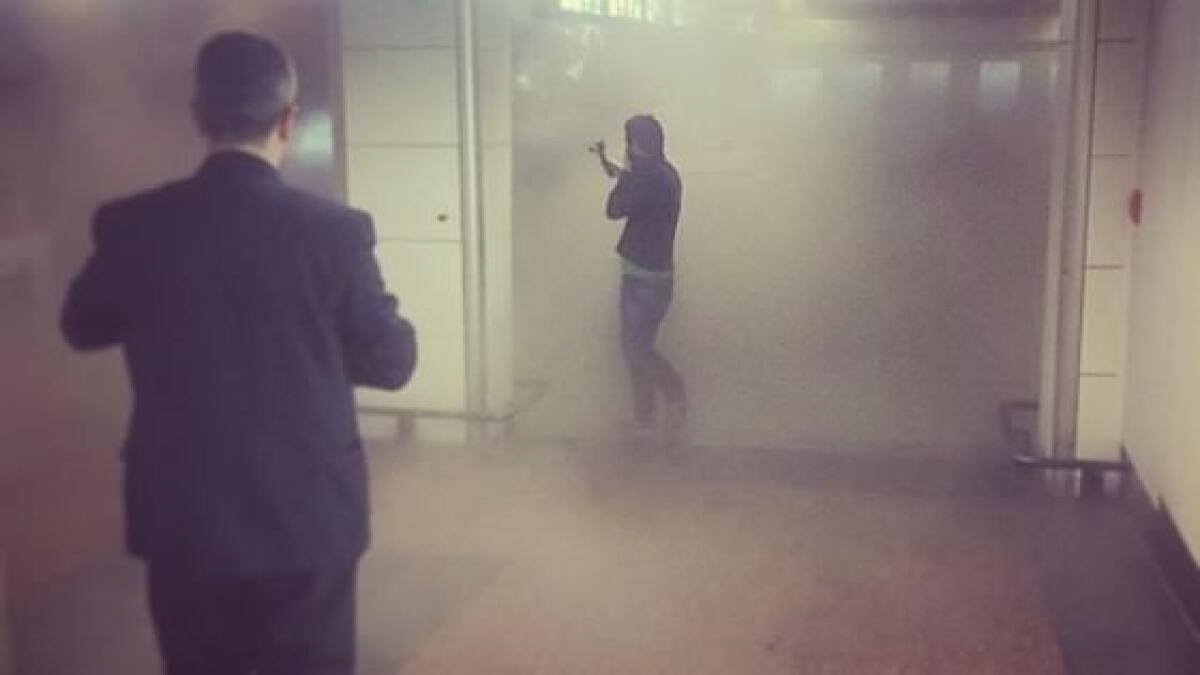 Incendio a Fiumicino, aeroporto chiuso fino alle 14:00 - 