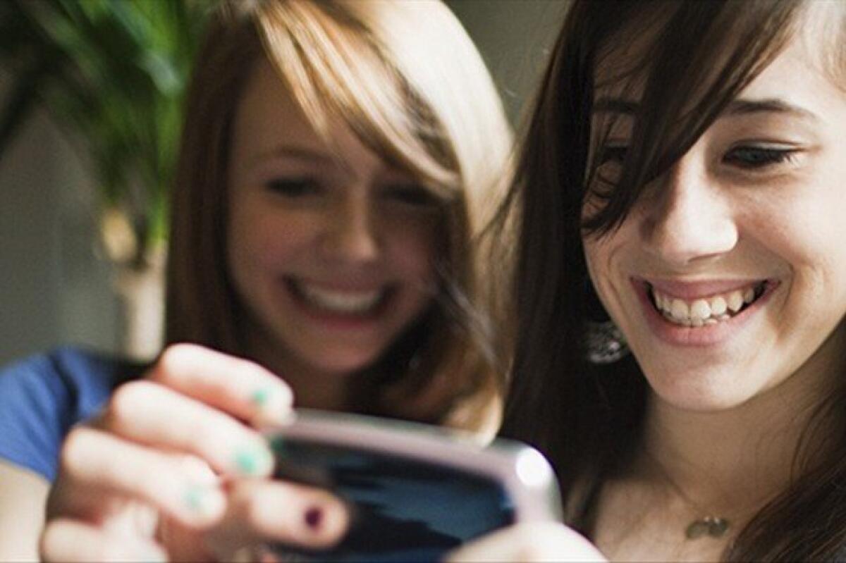 WhatsApp vietato ai minori di 16 anni per davvero - 