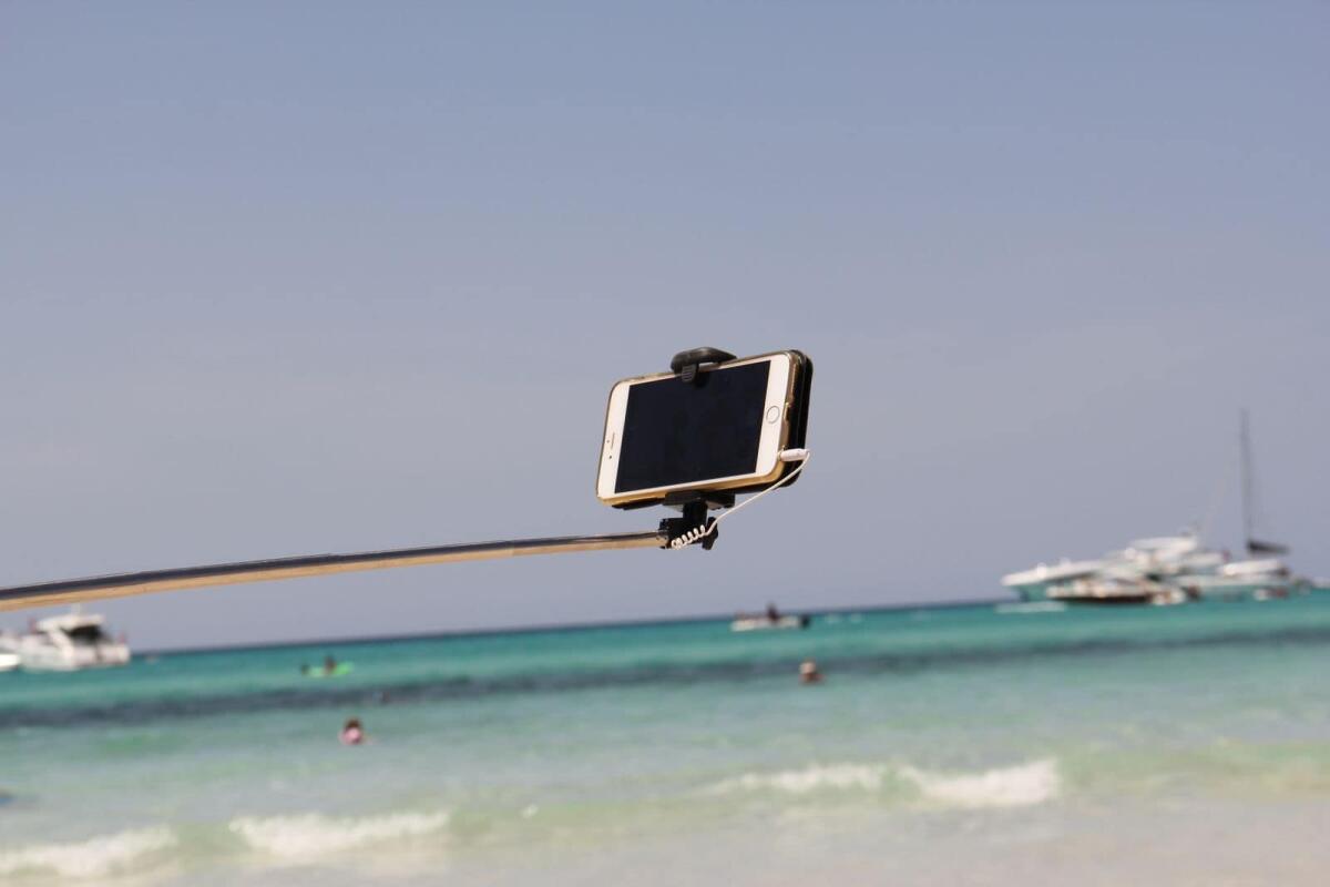 Selfie Stick, Il bastone della discordia: E' lui il tormentone dell'Estate 2015? - 