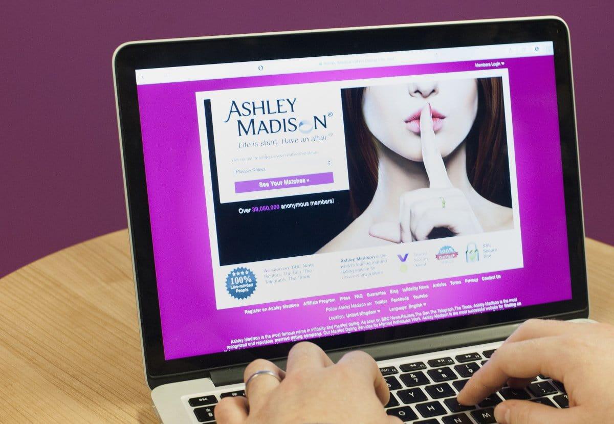 Ashley Madison offre 500.000$ a chiunque aiuti a trovare gli hacker - 