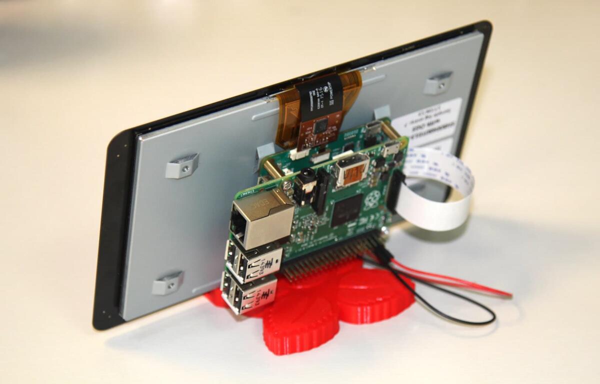 Disponibile il display Touch ufficiale per Raspberry Pi - 