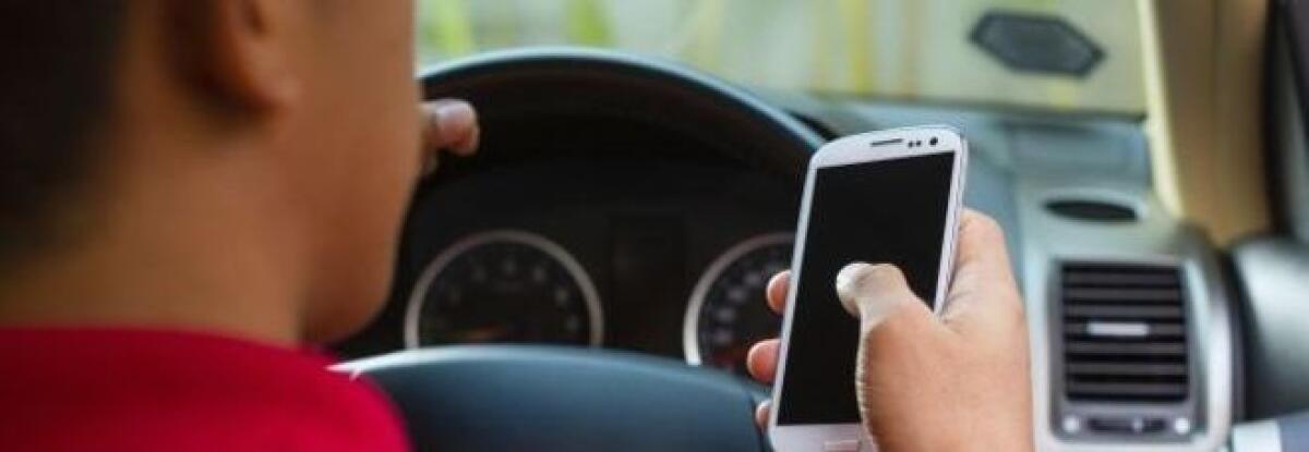 Smartphone alla guida? Sequestro del telefono e sospensione patente - 