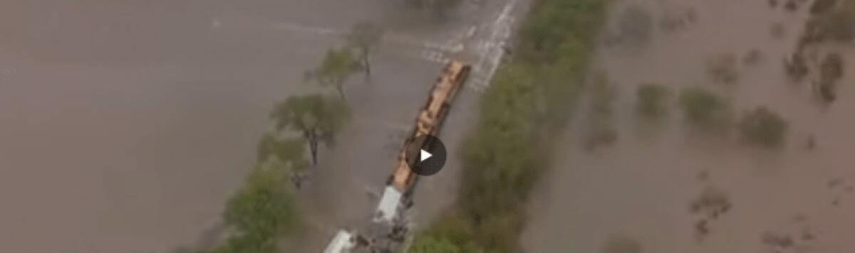 L'uragano Patricia fa deragliare un treno merci in Texas e... [Video Incredibile] - 