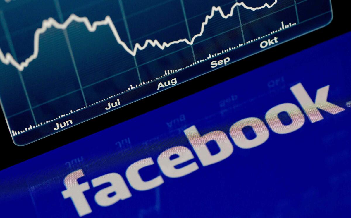 I numeri di Facebook: 1,56 miliardi di utenti attivi e 900 milioni su WhatsApp - 