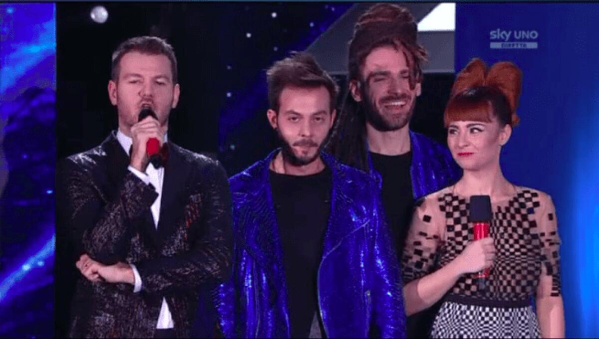 Moseek, Elliott: testo, parole, traduzione italiana - 