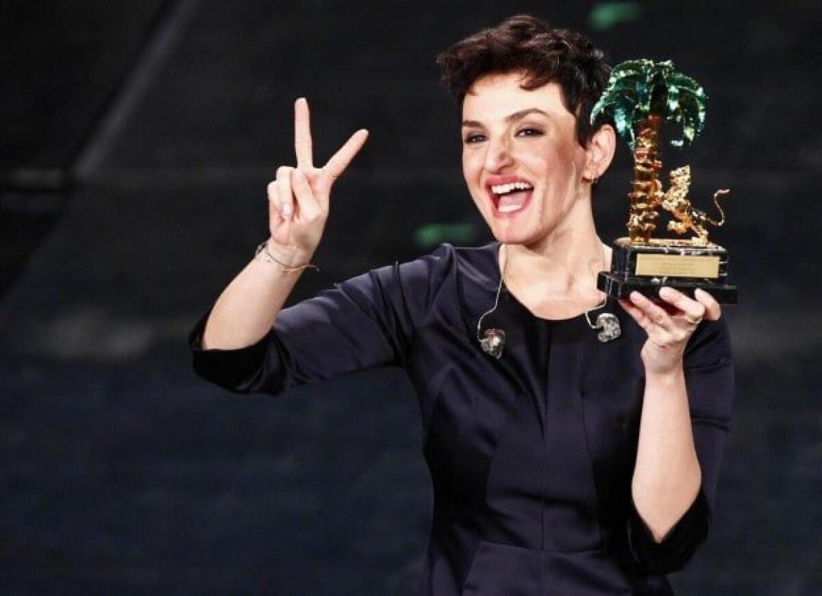 Testo "Guardando il cielo" Sanremo 2016 di Arisa - 