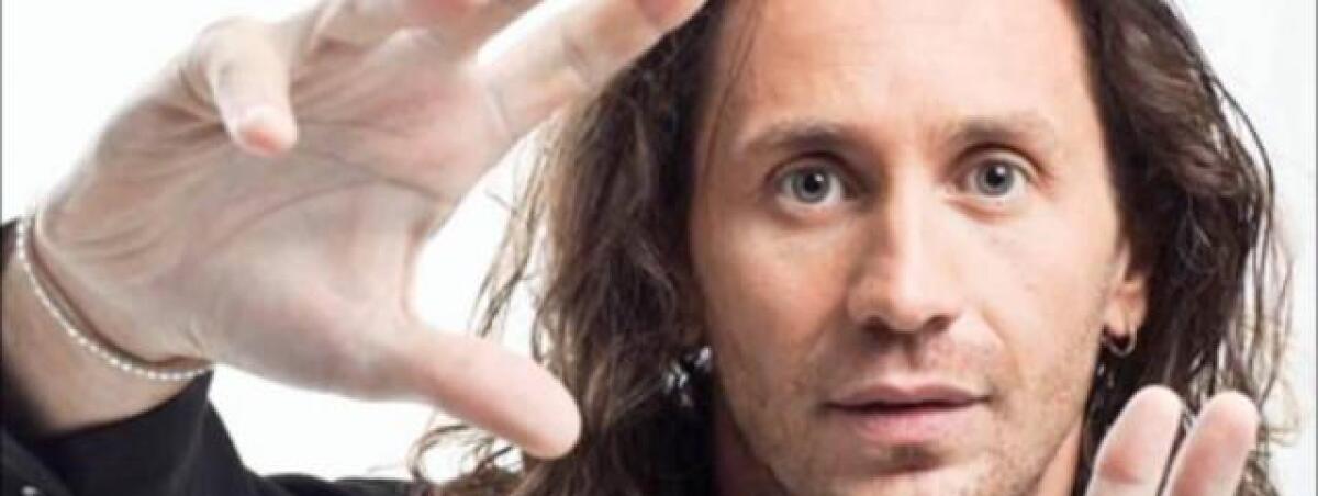 Povia, Era meglio Berlusconi: testo, parole e video ufficiale - 