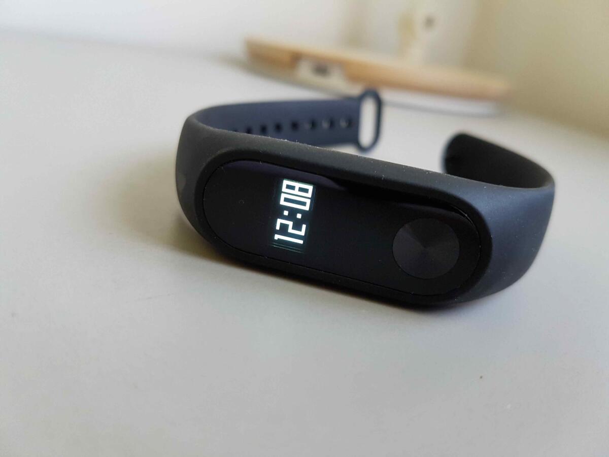 Recensione Xiaomi Mi Band 2: il fitness tracker economico e (quasi) perfetto - 