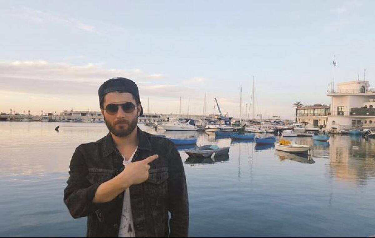 Giò Sada, Volando al contrario: testo, parole e video ufficiale - 