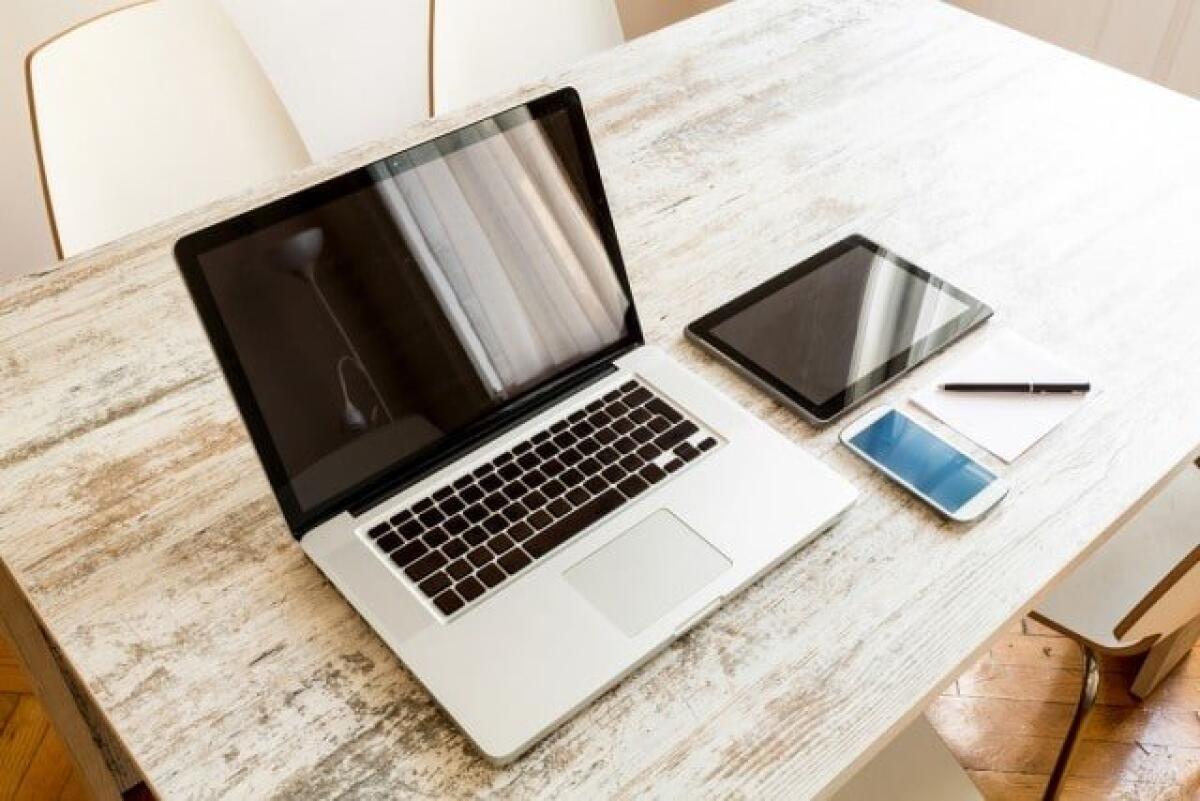 Usi smartphone, tablet e PC a lavoro? Allora lavori male e poco - 