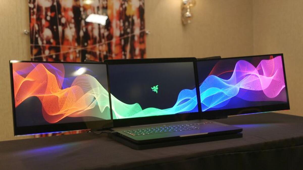 Project Valerie: Notebook con display da 52 pollici rubato al CES 2017 - 
