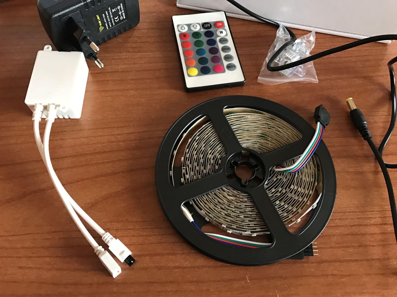 Galleria 1 del post: Recensione ALED LIGHT: Striscia LED 5m con 300 LED da interni