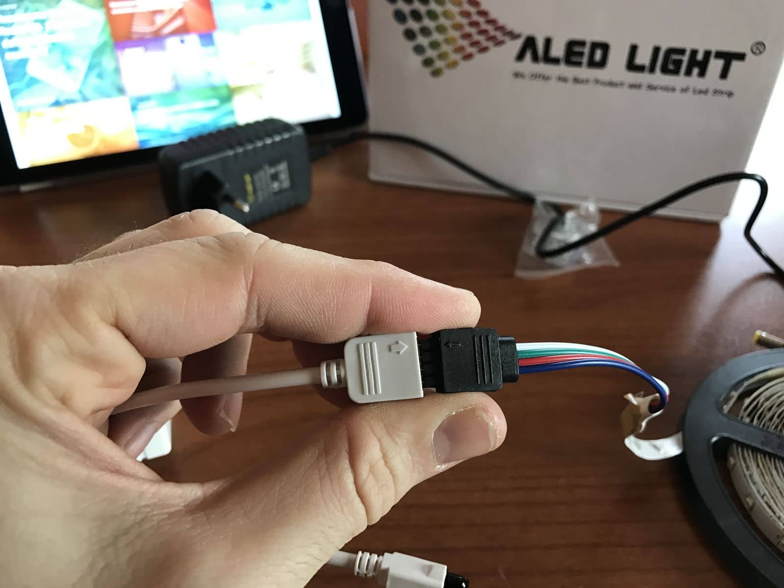 Galleria 1 del post: Recensione ALED LIGHT: Striscia LED 5m con 300 LED da interni