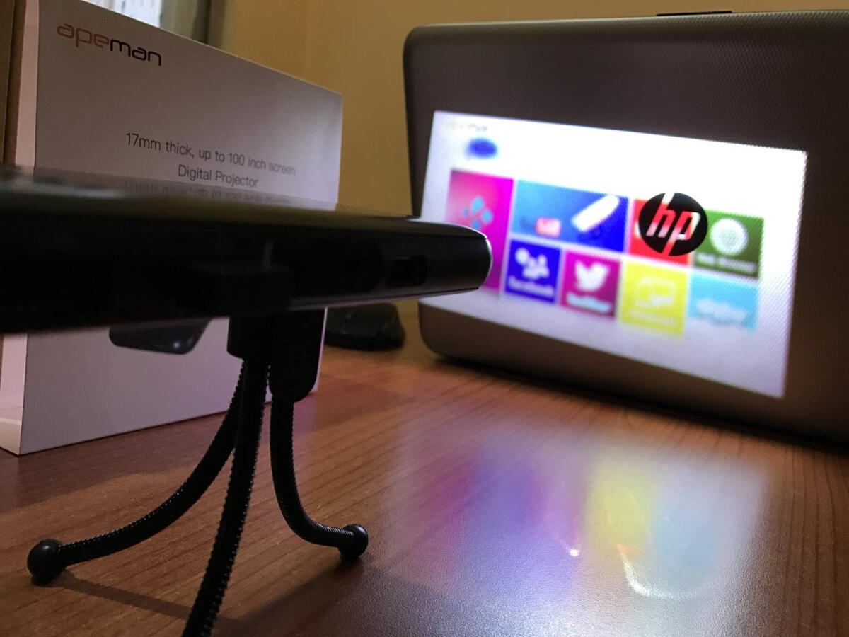 Recensione Mini Proiettore Portatile APEMAN con Android, HDMI, Wifi e Bluetooth - 
