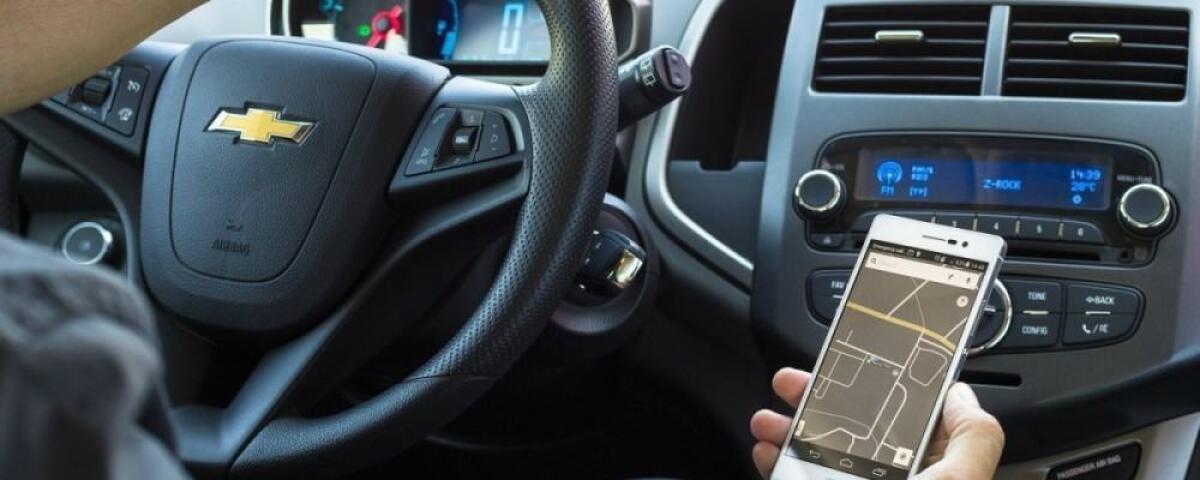 Usi il telefono mentre guidi? Patente sospesa 3 mesi! - 