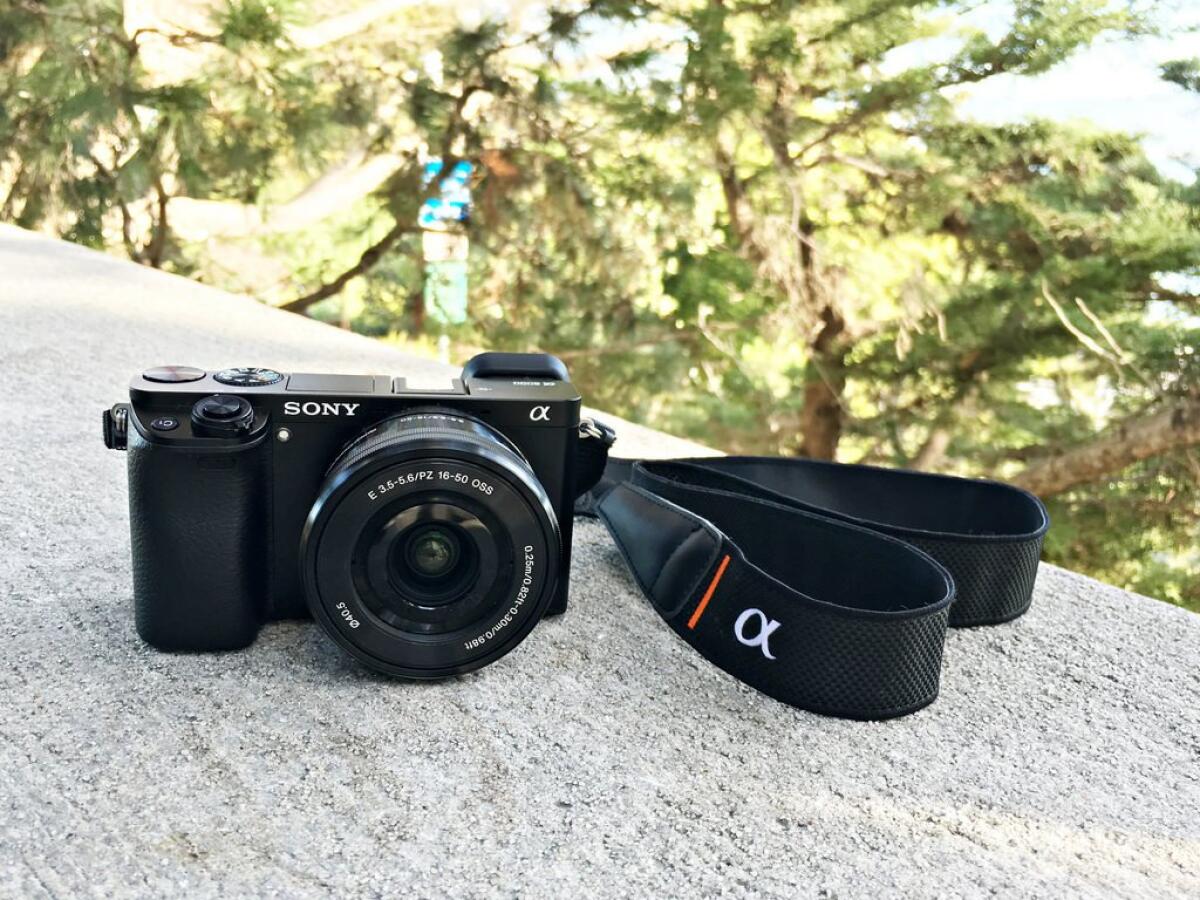 Sony Alpha 6000 in super sconto di quasi il 50%. Compratela stanno finendo - 