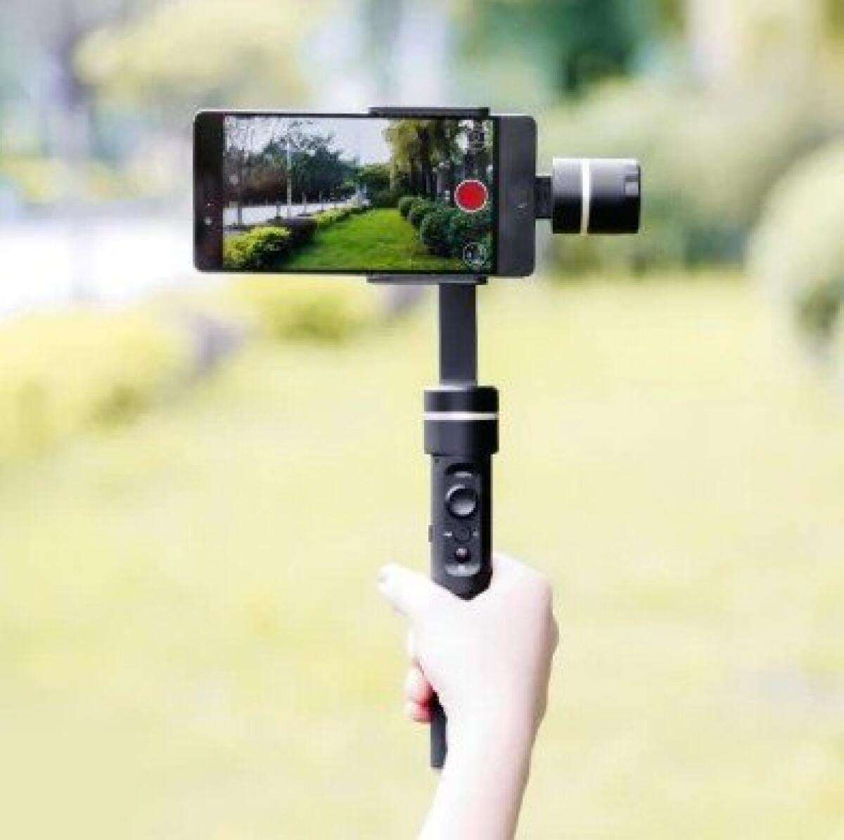 Stabilizzatore 3 Assi per smartphone in offerta a 90 euro - 