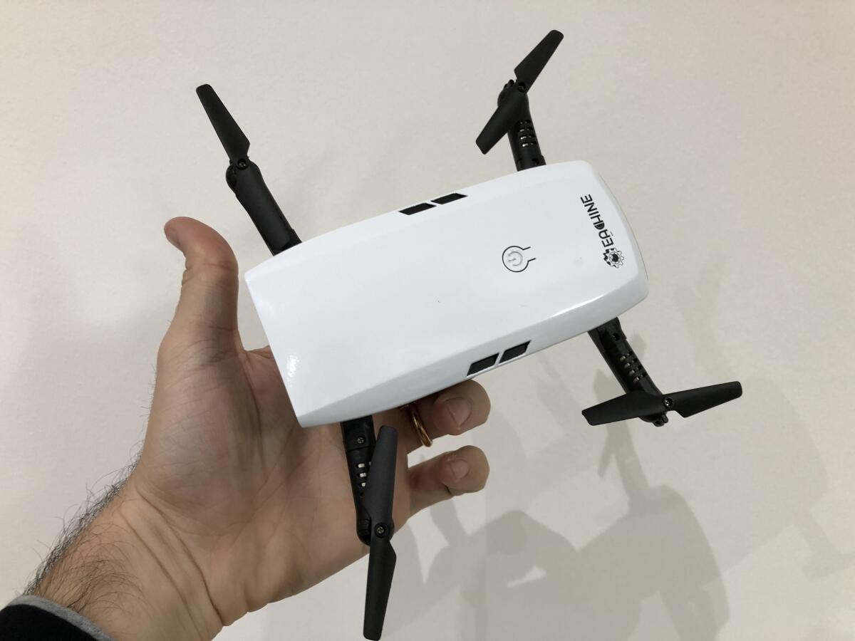 Recensione Drone Pieghevole Eachine E56 con fotocamera a 720p - 