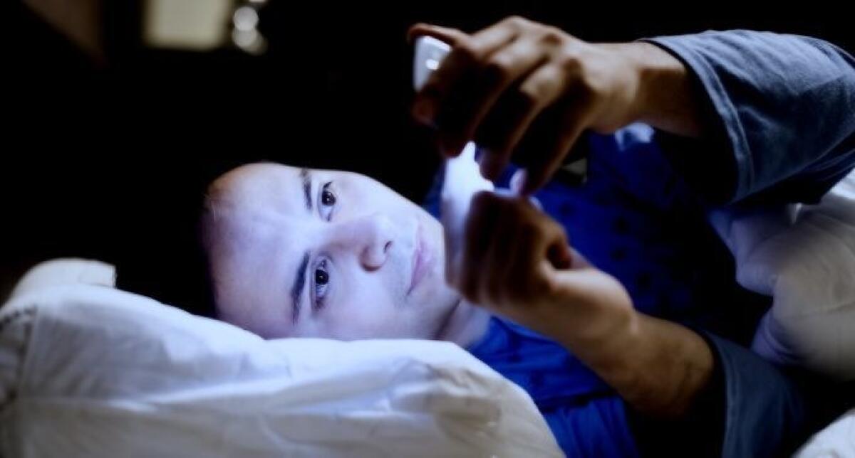 Gli Smartphone stanno creando un'Epidemia di Sonno - 