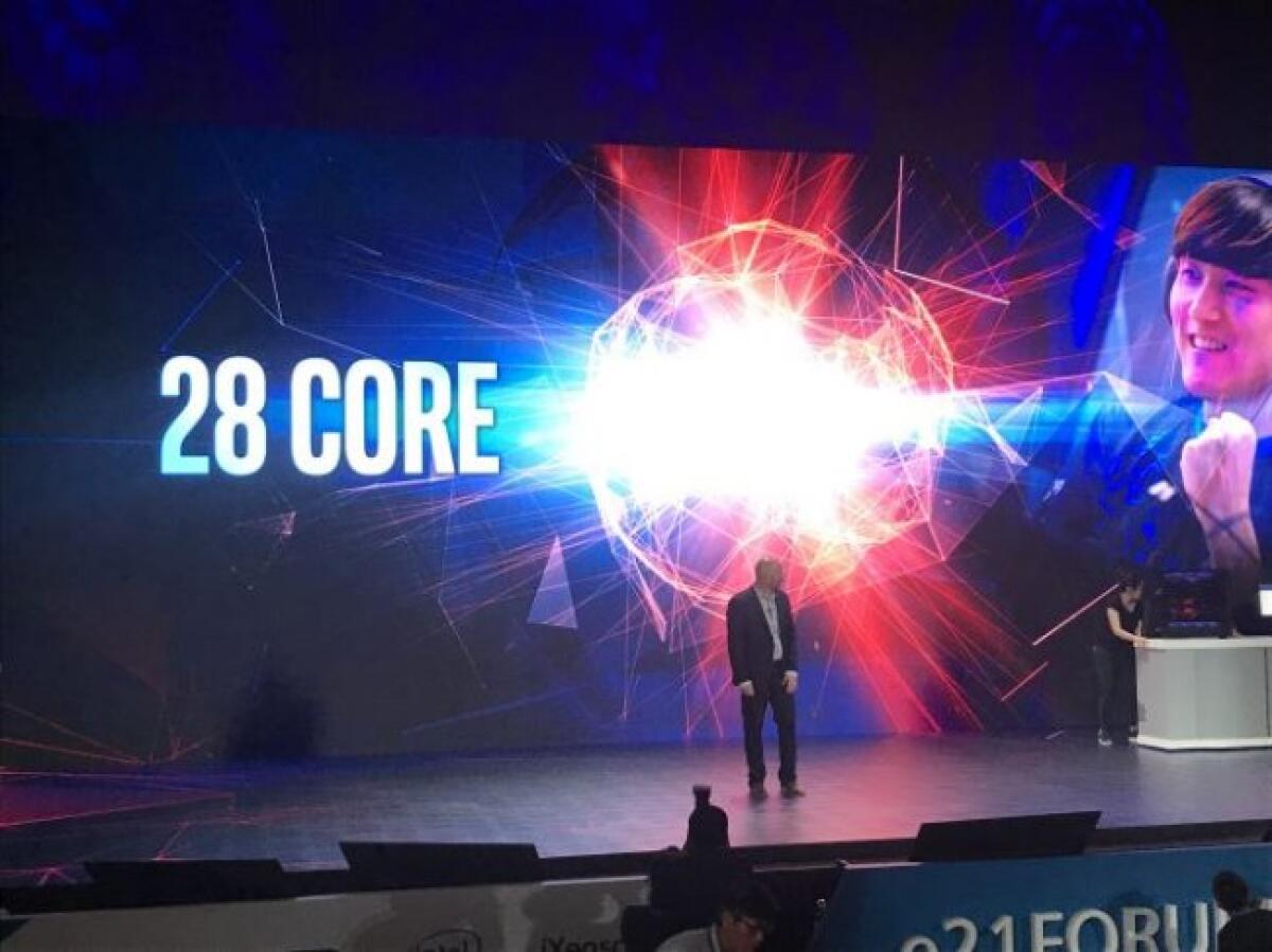 Ecco la CPU Intel a 28 Core fisici e 56 logici a 5GHz - 
