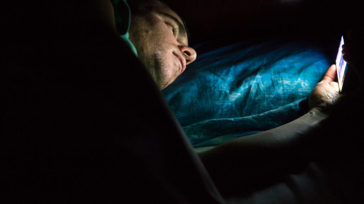 La Luce Blu degli Smartphone porterebbe alla Cecità - 