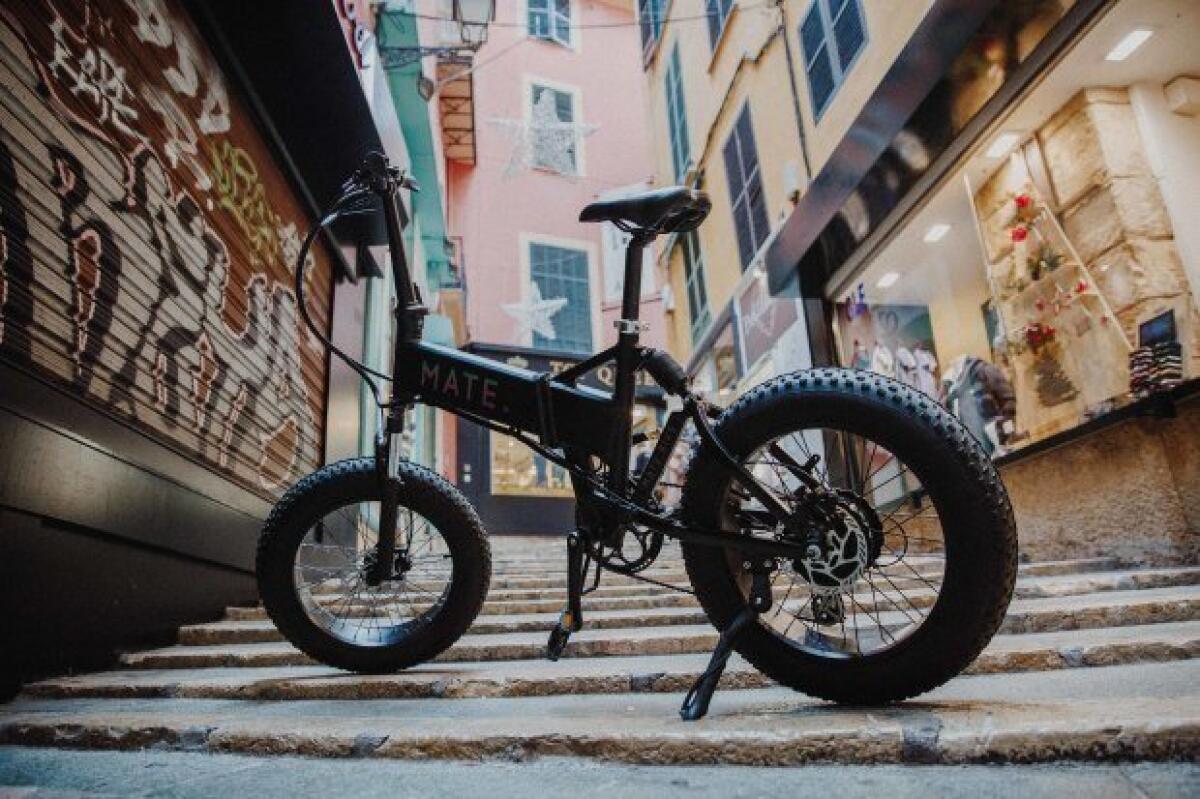Mate X è la bici elettrica dei sogni. Pieghevole, grande autonomia ed economica - 