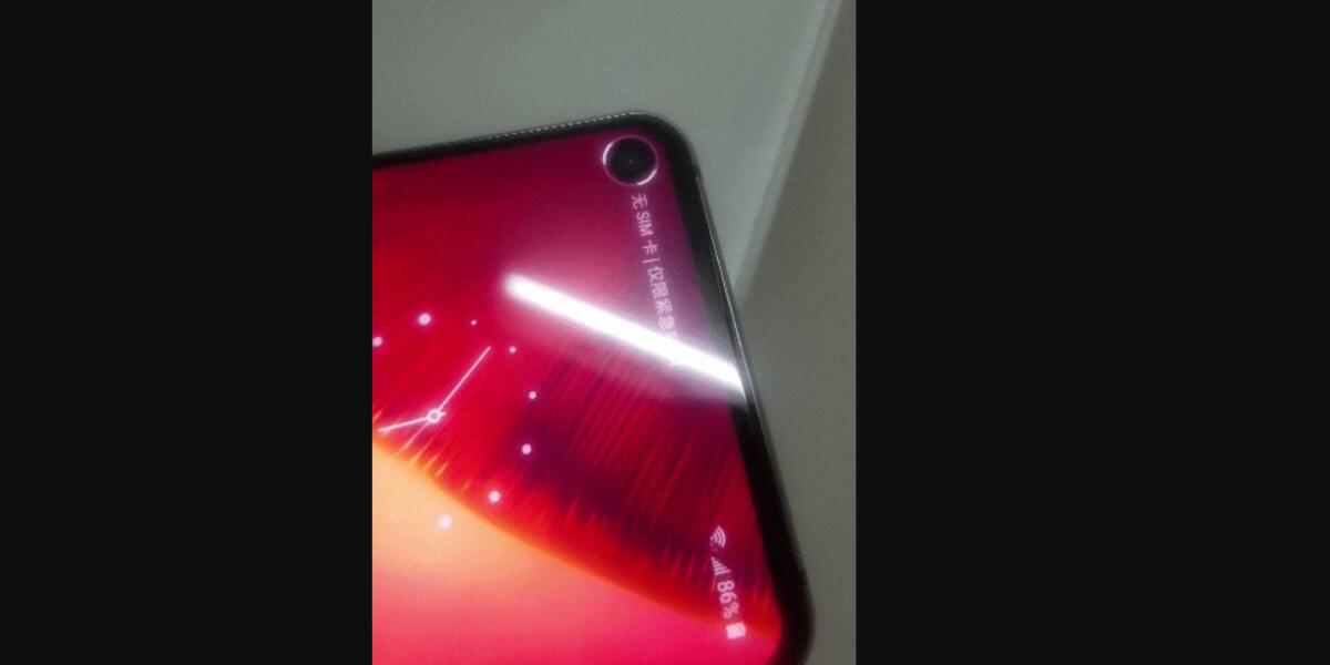 Il Foro nel Display del Galaxy S10 è Psichedelico - 