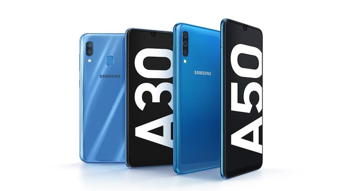 Samsung Galaxy A30 e A50 Ufficiali: Grandi display con Notch a U e lettore impronte sotto il display - 