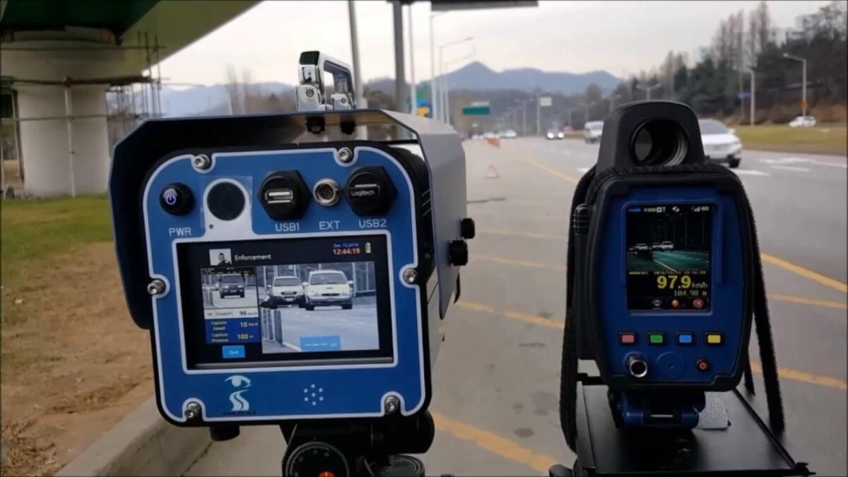 Autovelox TruCam: ecco il velox che rileva il cellulare alla guida - 