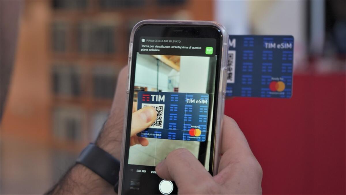 eSIM iPhone: come funziona, come si attiva - 