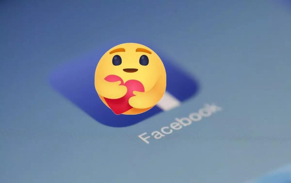 Come fare emoticon abbraccio su Facebook: GUIDA FACILE - 