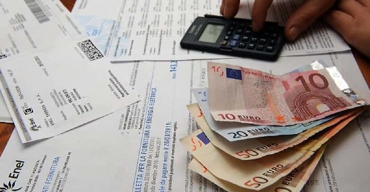 AUMENTANO le Bollette Luce e Gas dal 1 Gennaio  2021, ecco di Quanto - 