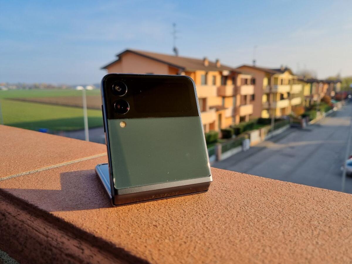 Samsung Galaxy Z Flip 3 a 599 da Unieuro | Black Friday - 