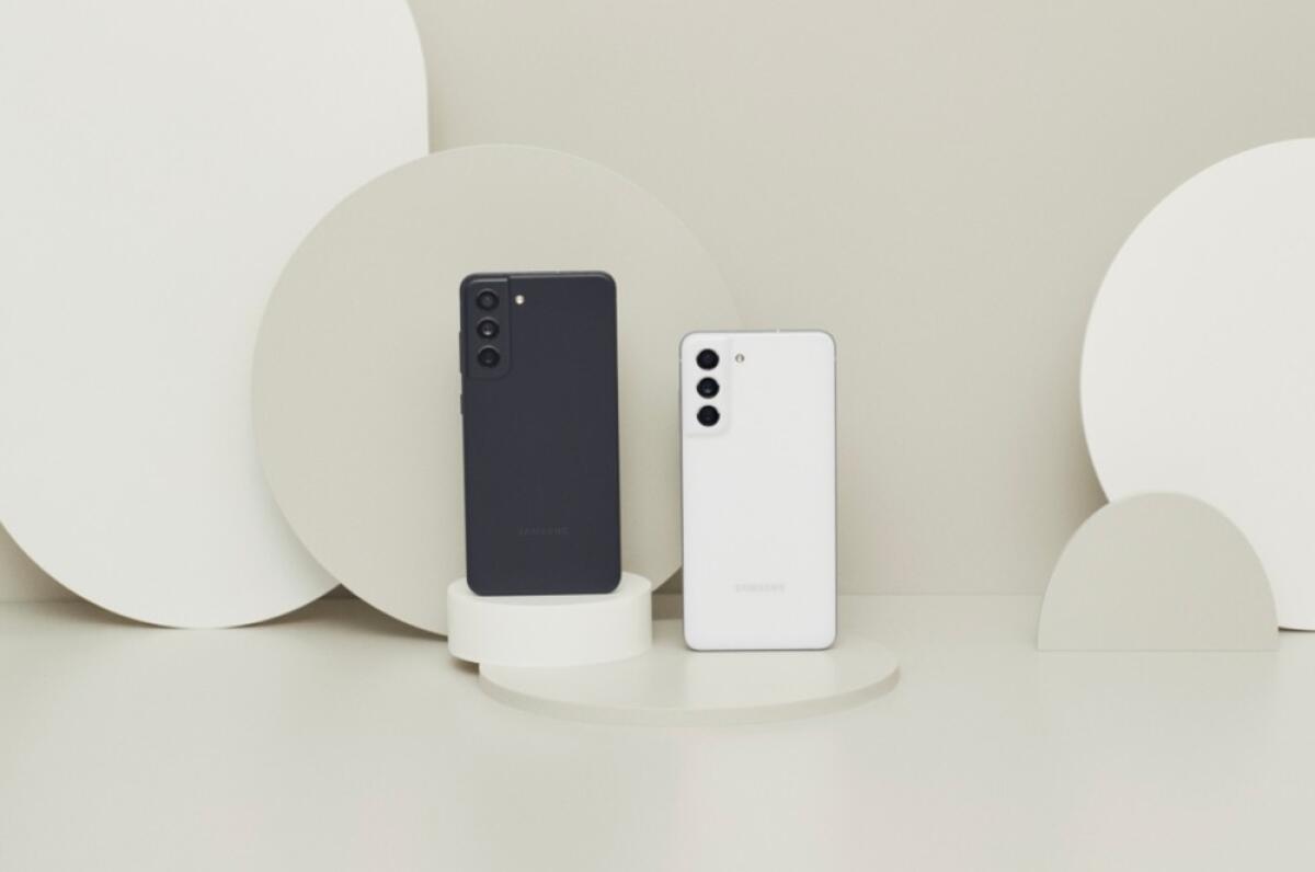 Samsung Galaxy S21 FE a 399 euro da MediaWorld - 