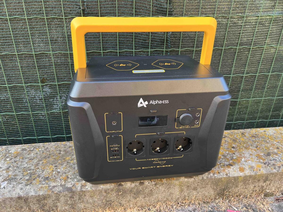 Recensione AlphaESS BlackBee 1000 Power Station Portatile da 1000 Watt e Pannelli Solari SP200 - 