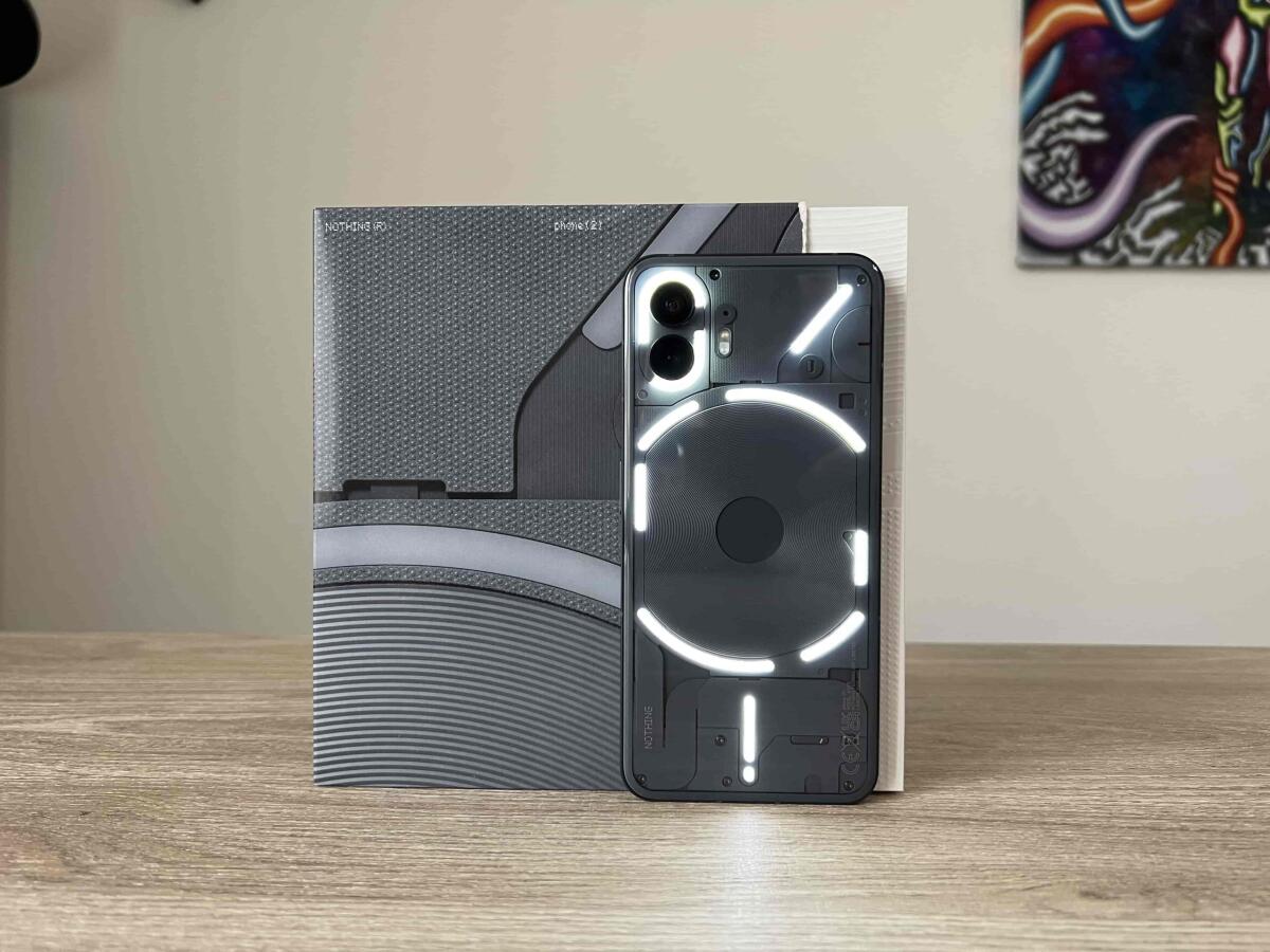 Recensione Nothing Phone (2): ma quanto è bello? - 