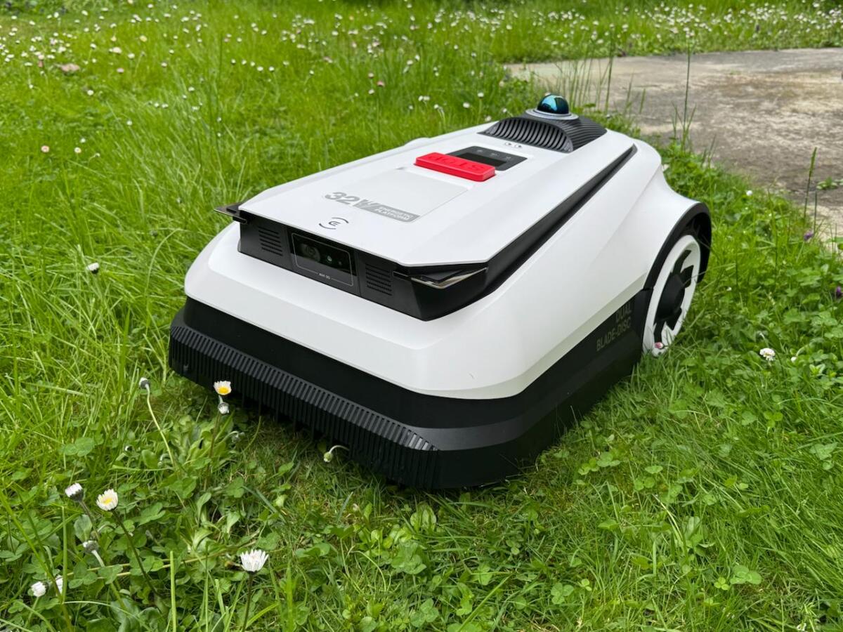 Recensione ECOVACS GOAT A3000 LiDAR Robot Tagliaerba: per prati fino a 3000 mq - 