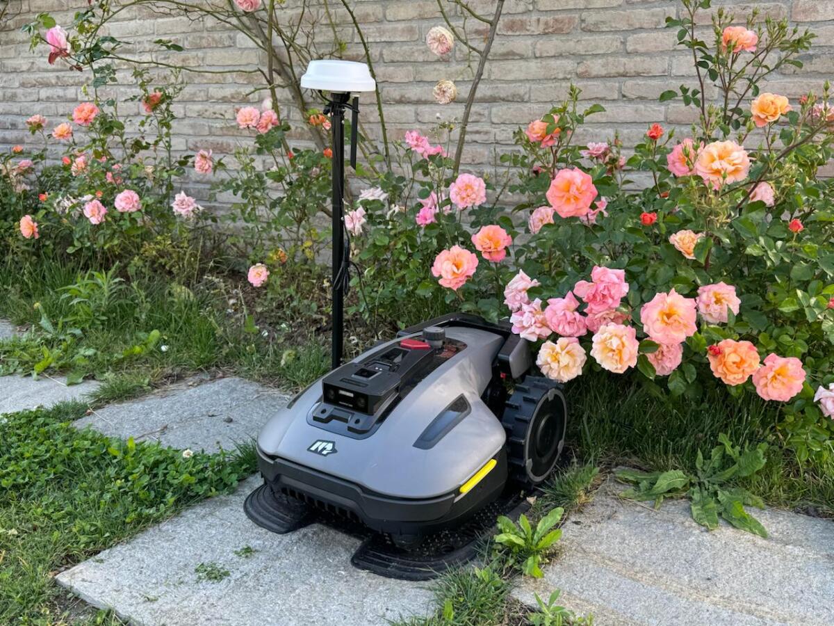 Recensione YUKA MINI 800 Robot Tagliaerba: per prati fino a 800 mq - 