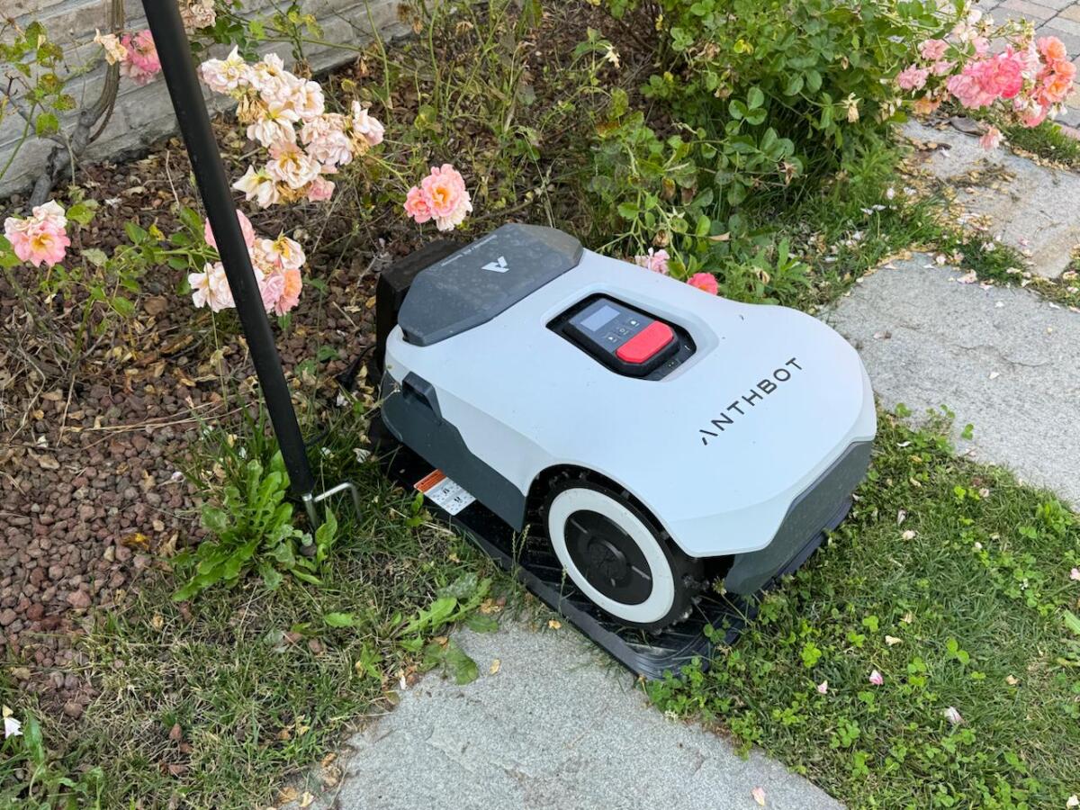 Recensione ANTHBOT Genie 1000 Robot Tagliaerba: per prati fino a 2000 mq - 