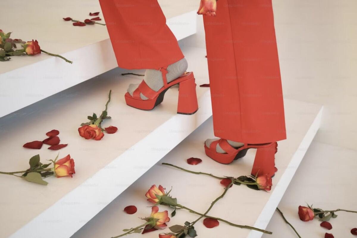 Dietro le quinte della moda: chi è davvero un fashion designer e come si costruisce una carriera creativa - 