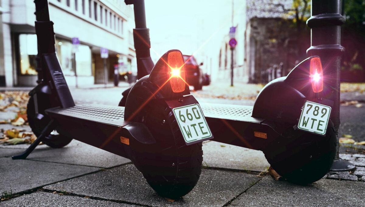 Targa sui monopattini elettrici: il decreto è realtà! Tutto quello che devi sapere (e quanto rischi se non ce l'hai) - 