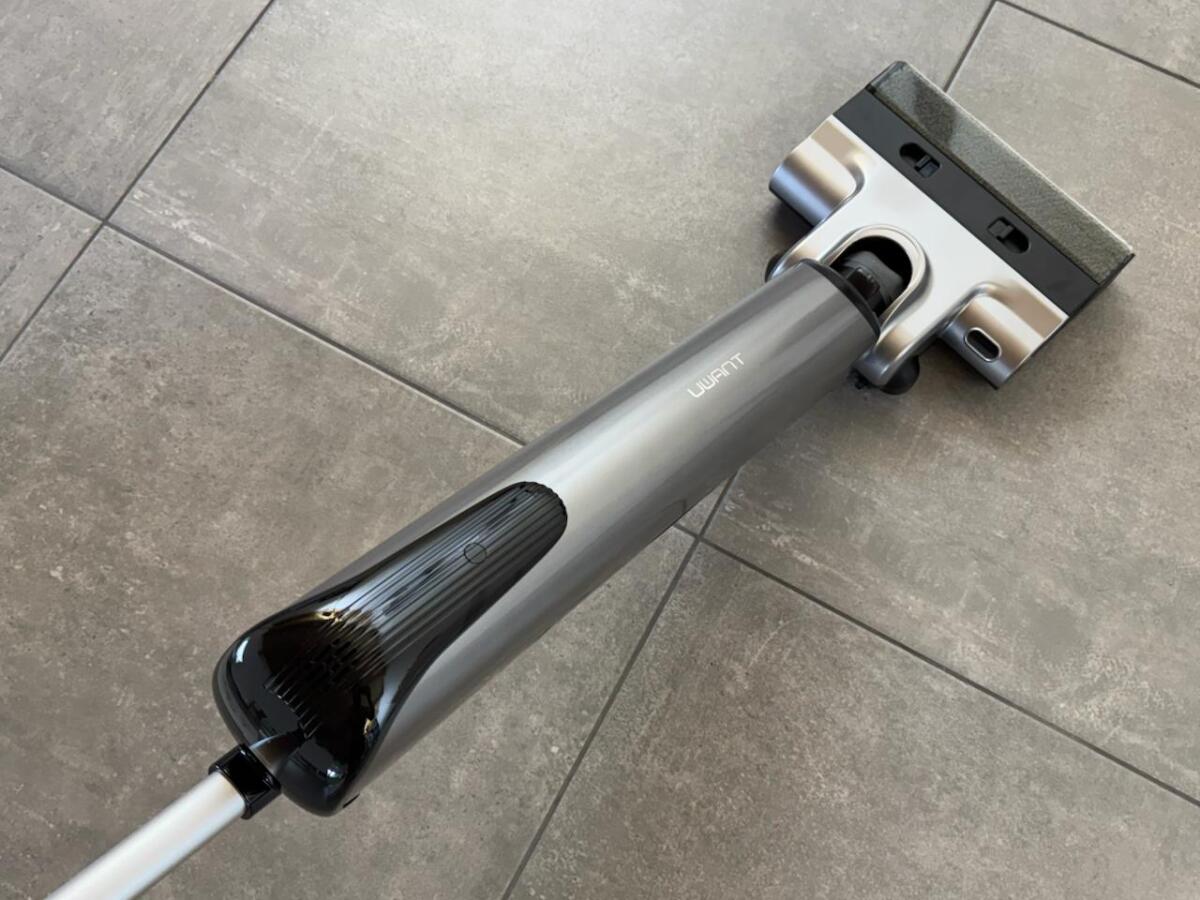 Recensione UWANT D700 Aspirapolvere Lavapavimenti: la spazzola a D fa la differenza - 